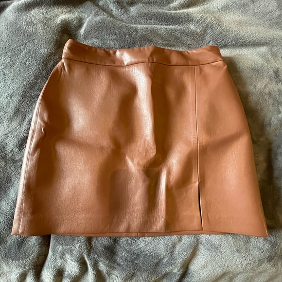 WILFRED Vegan Leather Mini skirt - Picture 1 of 5